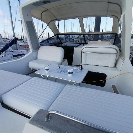 Sejour Insolite Sur Un Yacht. Bateau Hotel A Quai. Ла Рошел Екстериор снимка