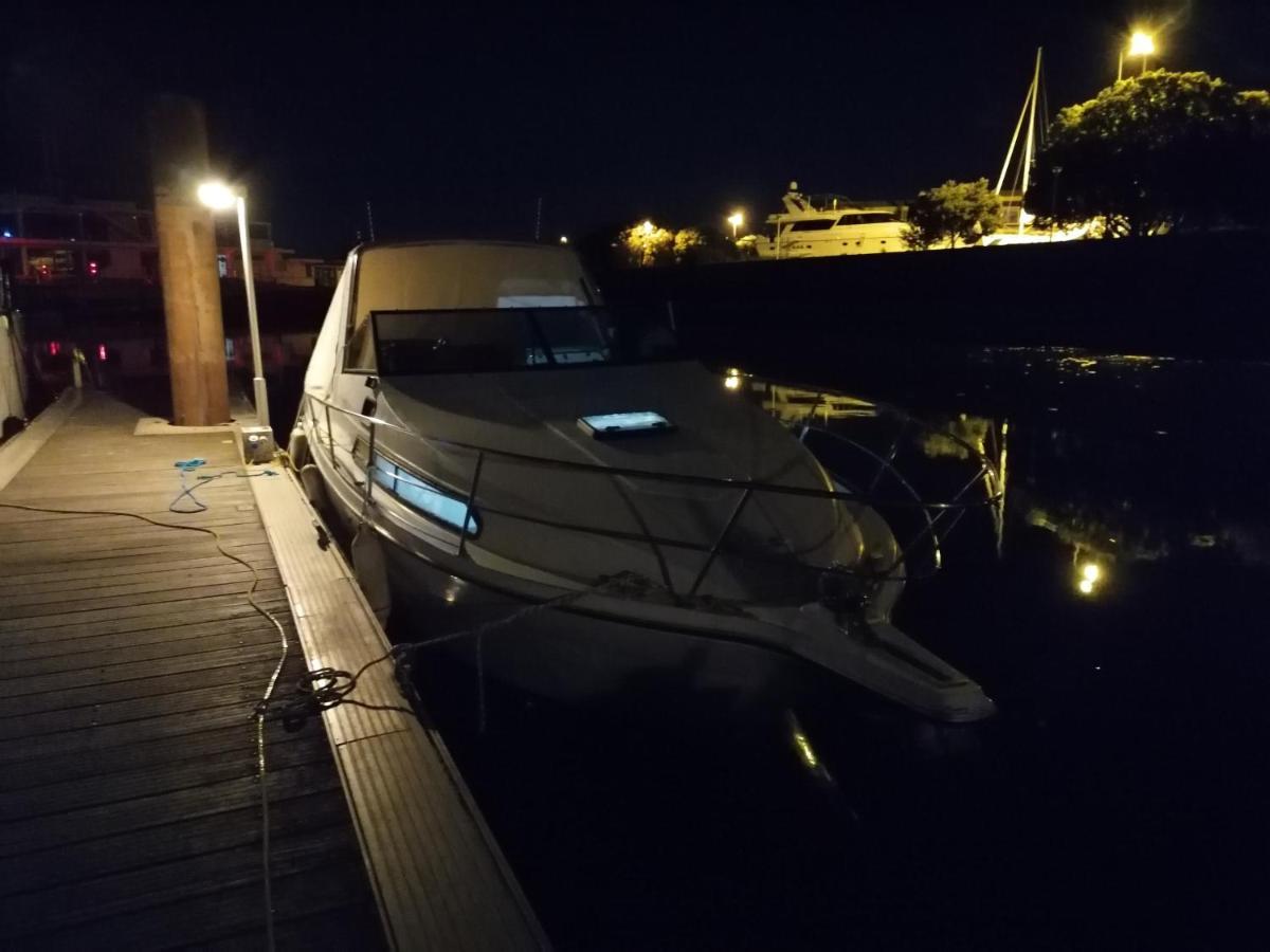 Sejour Insolite Sur Un Yacht. Bateau Hotel A Quai. Ла Рошел Екстериор снимка